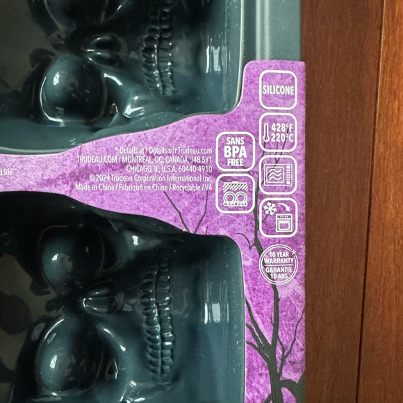 Halloween theme Trudeau silicone Black Skull Jumbo Cupcake Pan mold easy release - Picture 7 of 10